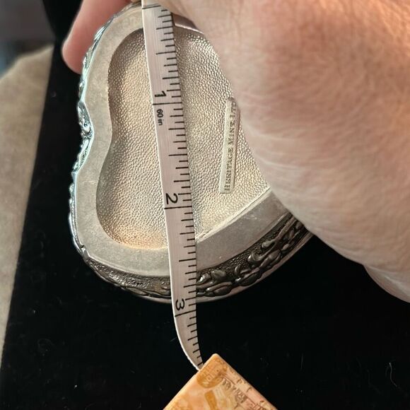 Vintage Heritage Mint Ltd. Heart Shaped Red Velvet Lined Trinket Box - Picture 6 of 6